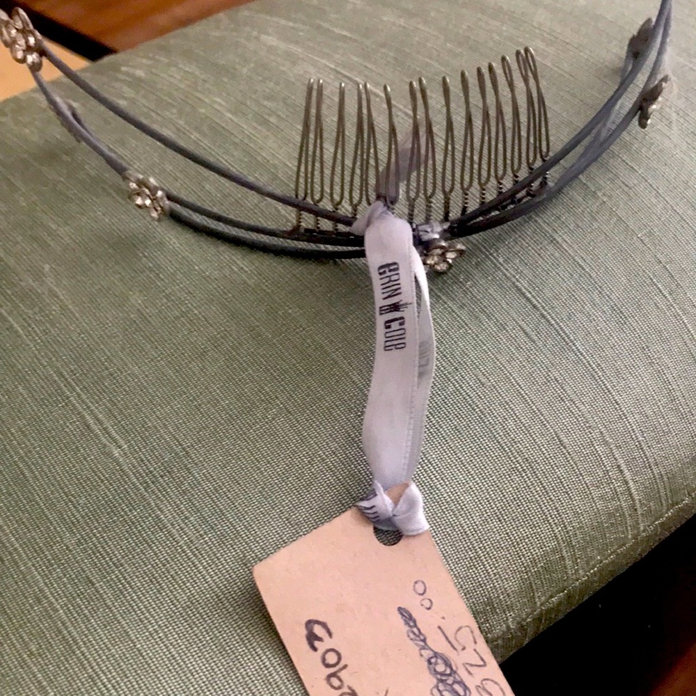Vintage tiara so unique brand Erin cole